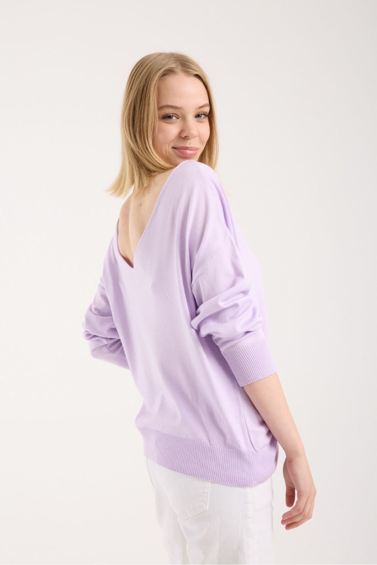 Kadın triko kazak yumuşak doku kayık yaka sırt dekolteli basic 3550