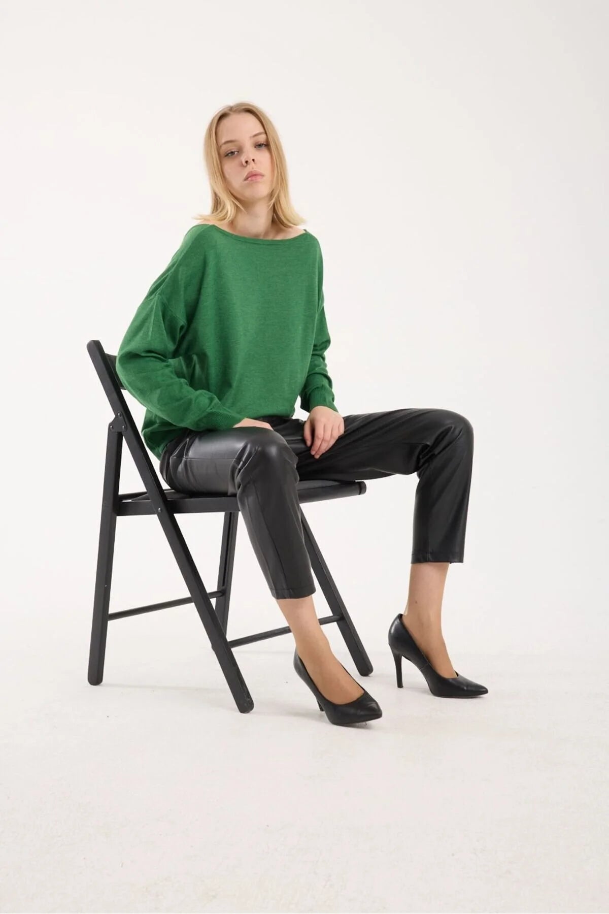 Kadın triko kazak yumuşak doku kayık yaka sırt dekolteli basic 3550