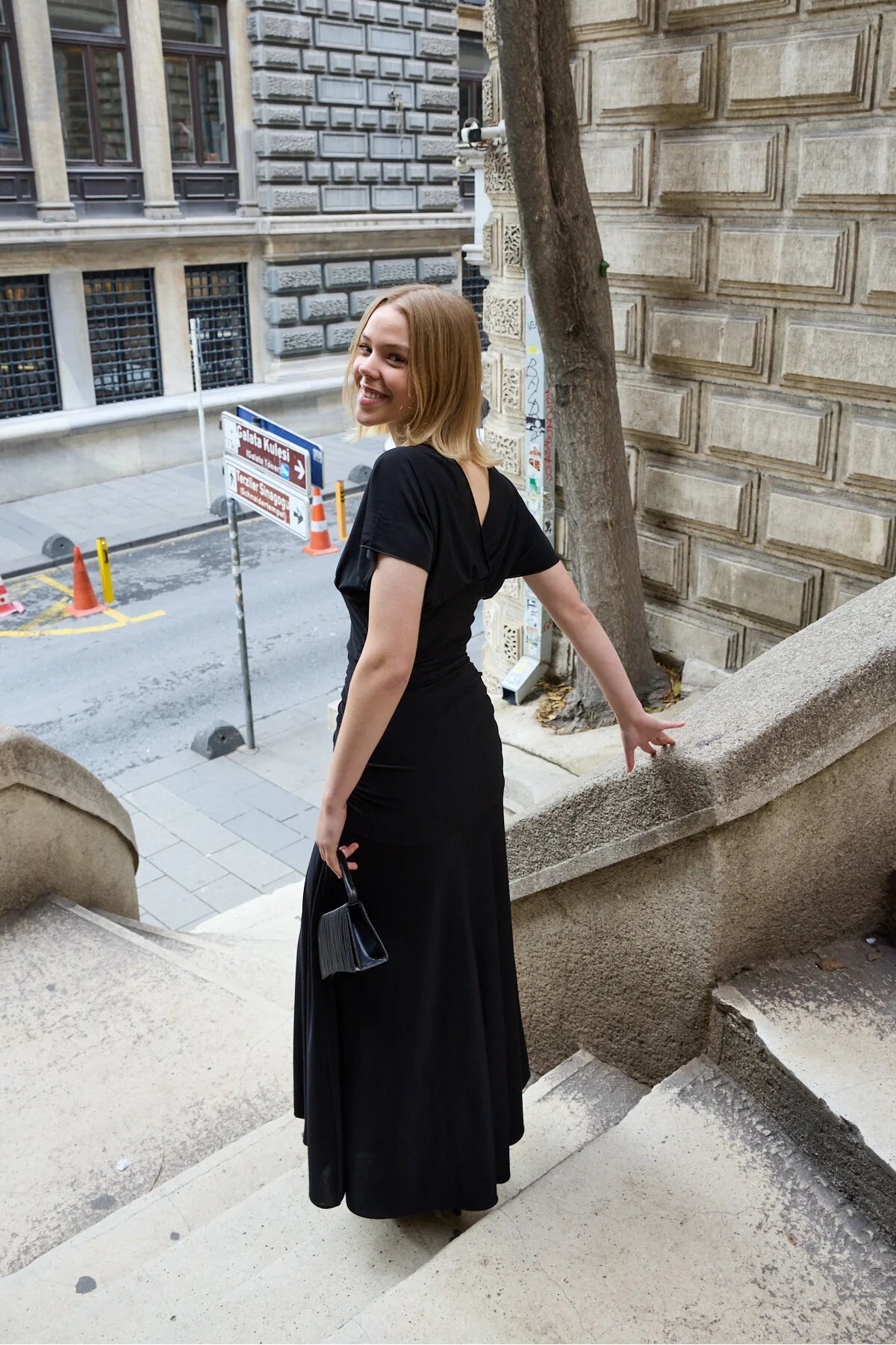 Sandy kumaş uzun V yaka sırt dekolteli kadın elbise 5718