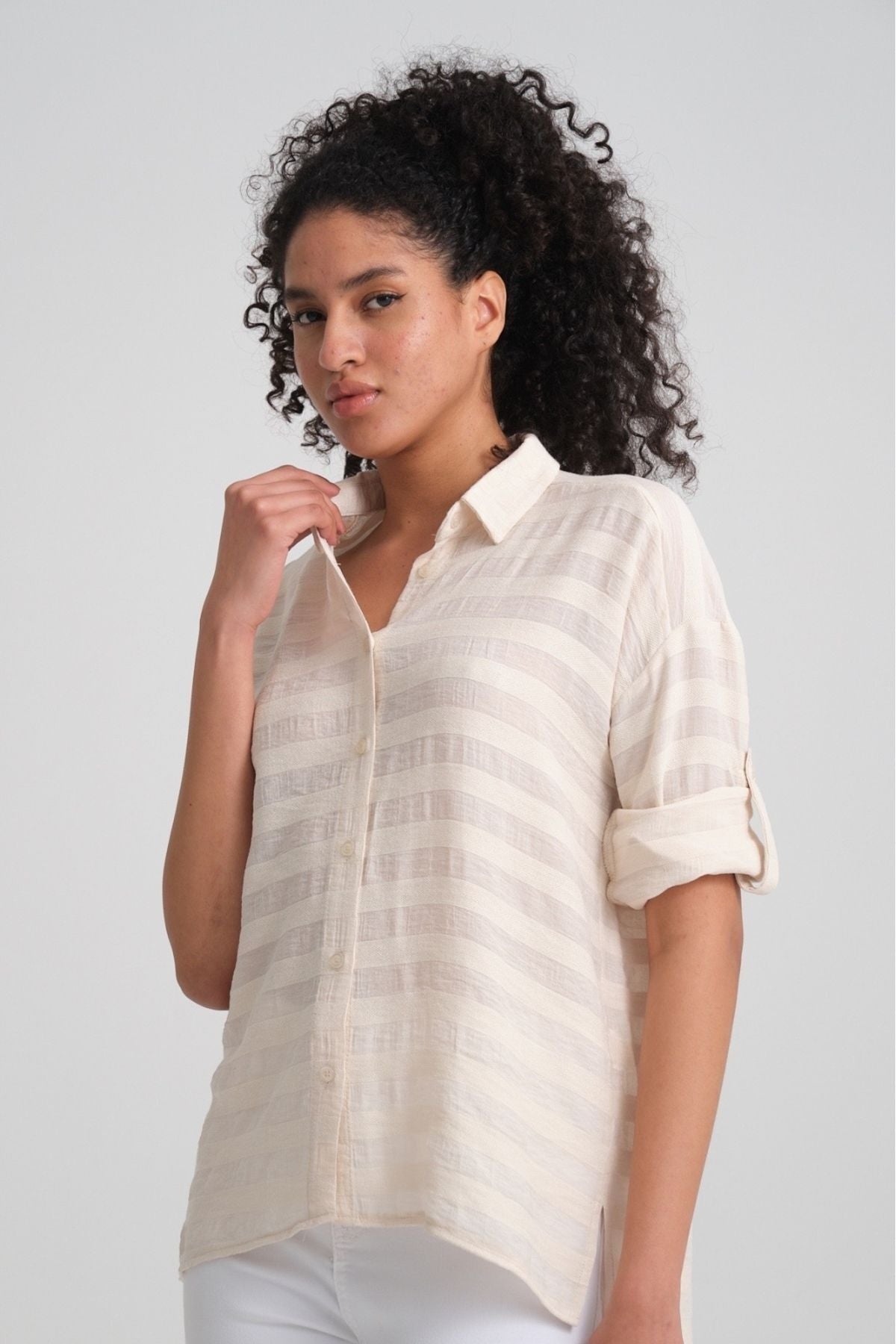 Kadın Giyim Gömlek Keten Görünümlü Bej Rengi Hafif Serin Tutan Yazlık Şıklık Rahat Kalıp 5180