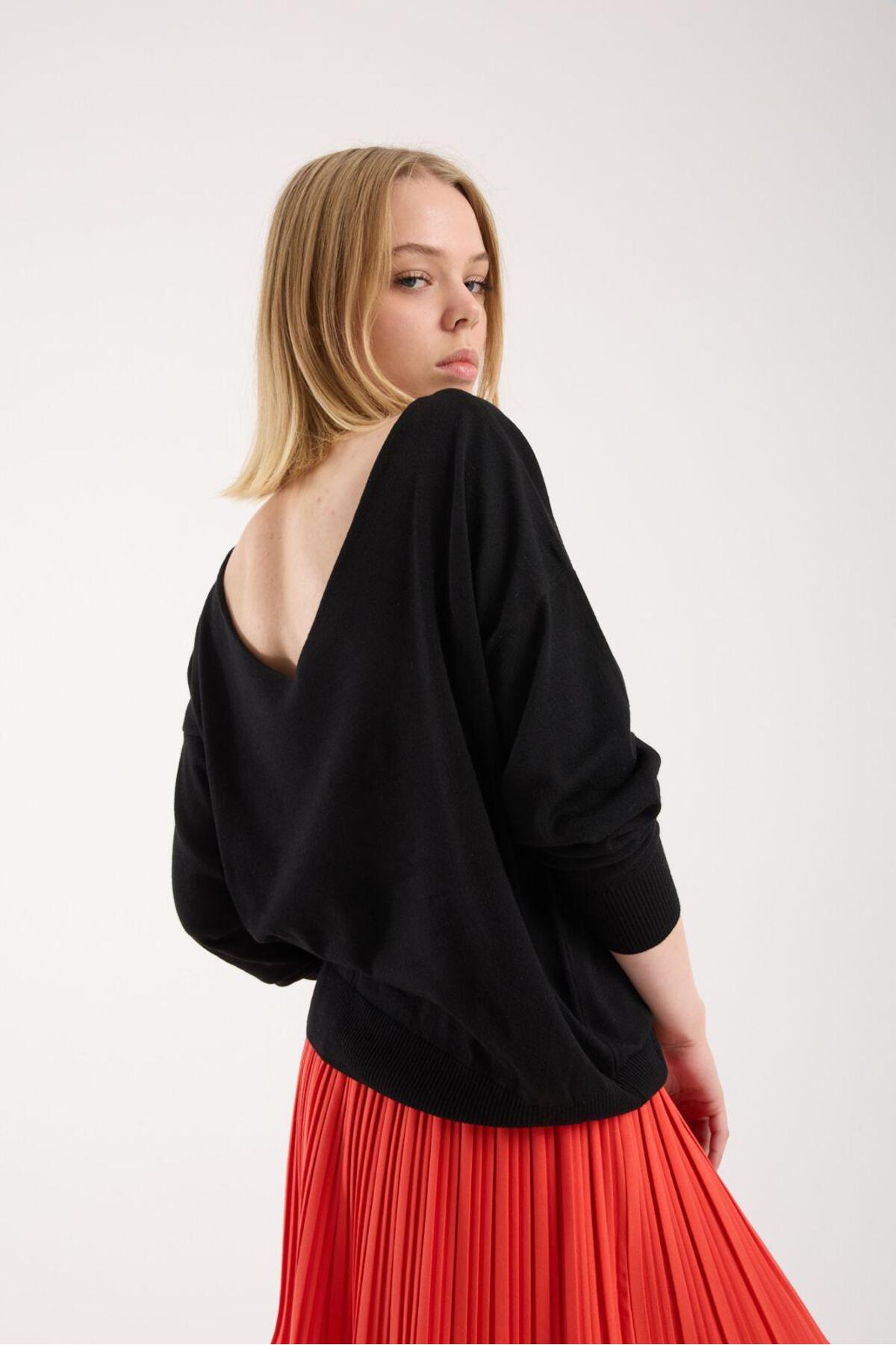 Kadın triko kazak yumuşak doku kayık yaka sırt dekolteli basic 3550